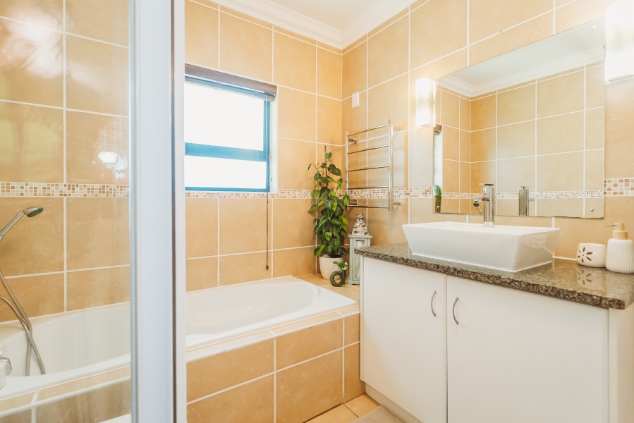 5 Bedroom Property for Sale in Panorama Western Cape